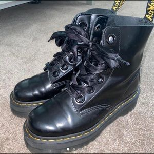 Dr. Martens Molly Boot
